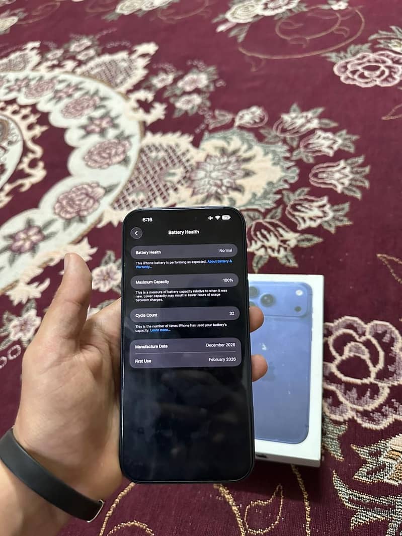 iPhone 17 pro max ( complete box ) 9