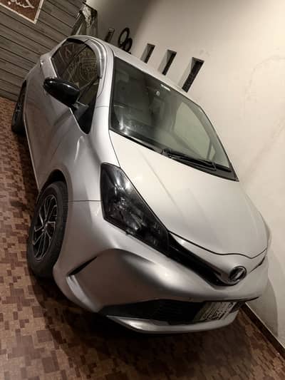 Toyota Vitz 2015 full option for sale