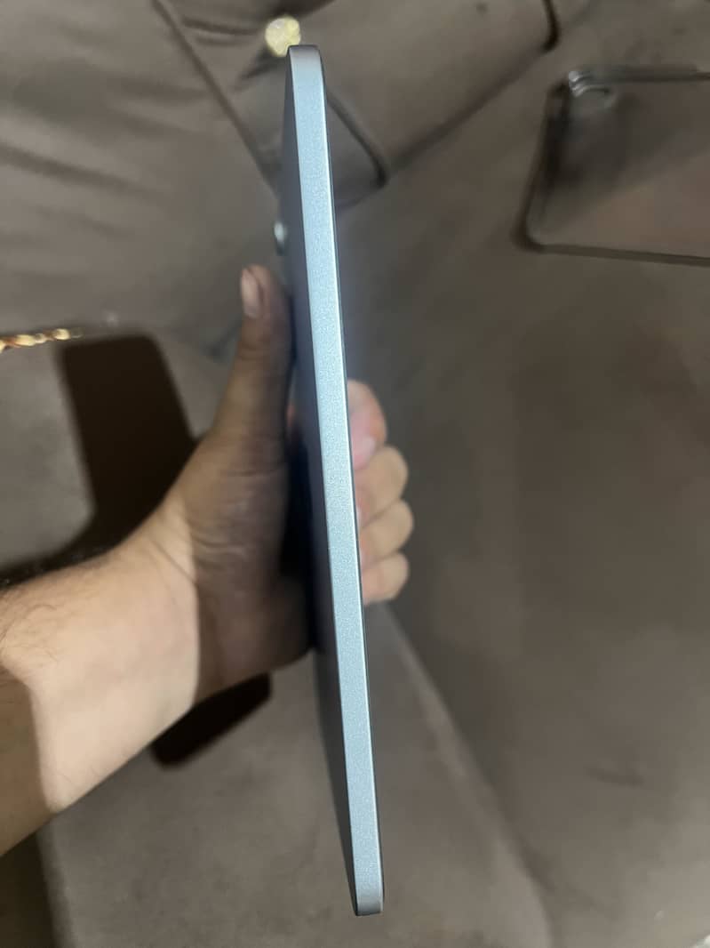 ipad mini 7 condition 10/10 4