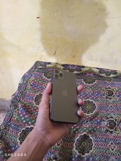 iphone 11 pro 10/10 condition