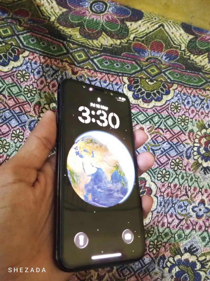 iphone 11 pro 10/10 condition 4