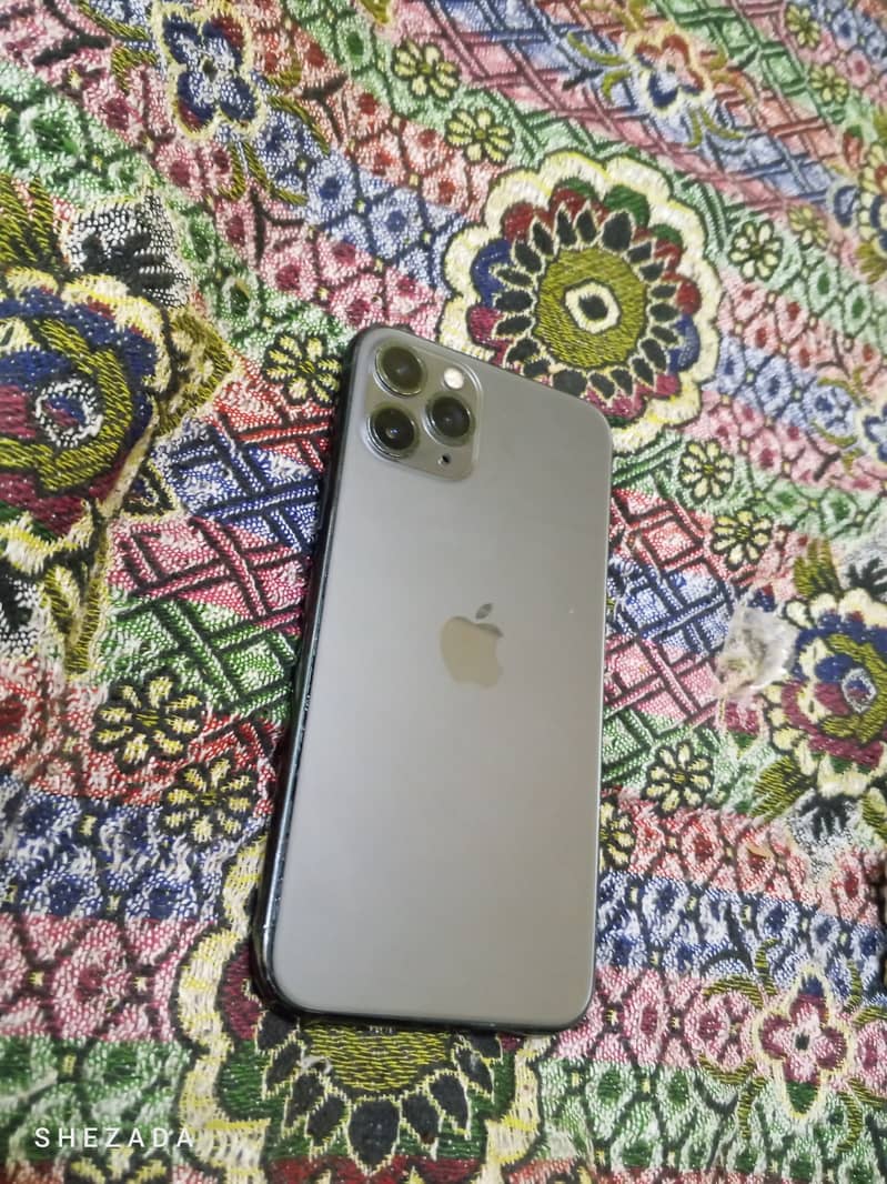 iphone 11 pro 10/10 condition 5