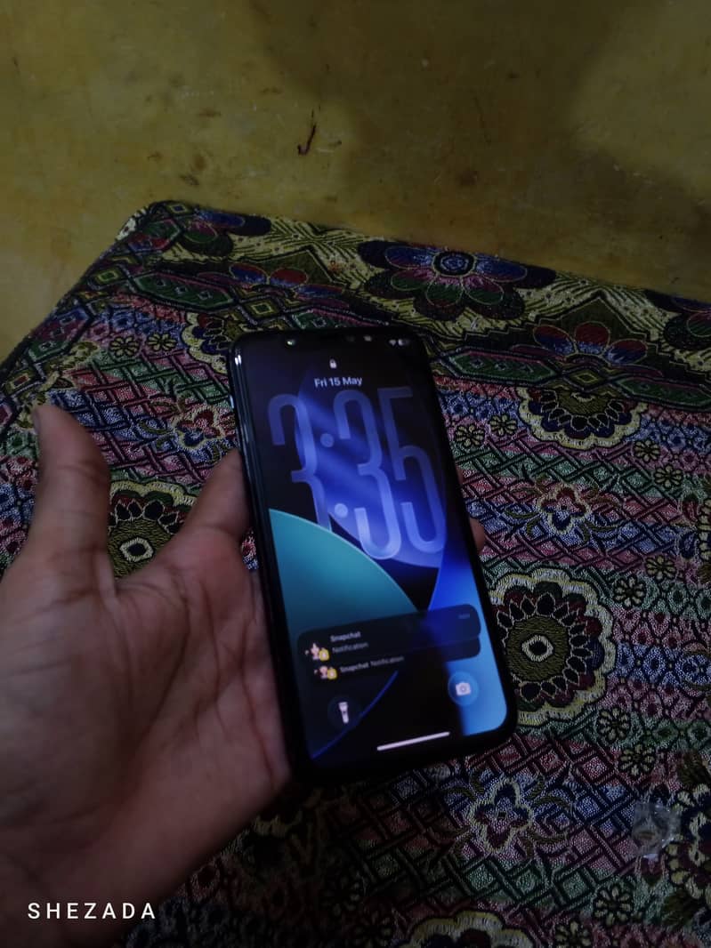 iphone 11 pro 10/10 condition 6