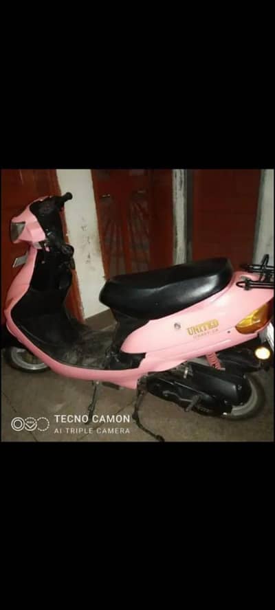 united scooty 2018 pink color janiuain condition