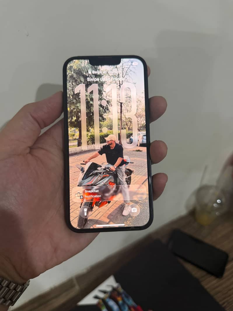 iPhone 13 0
