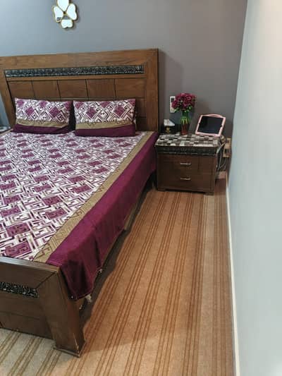 Bed set for sale Without mattress
