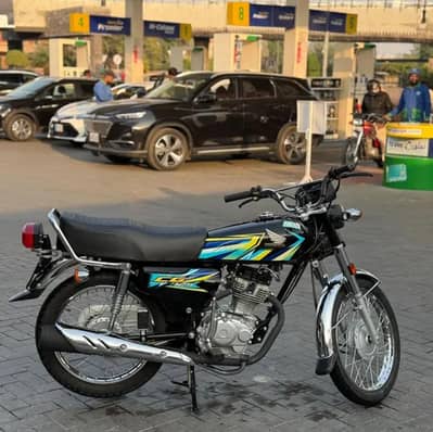 honda 125  model 2017  urgent sale I need cash