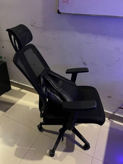 office chair/gaming retractable + arms retractable