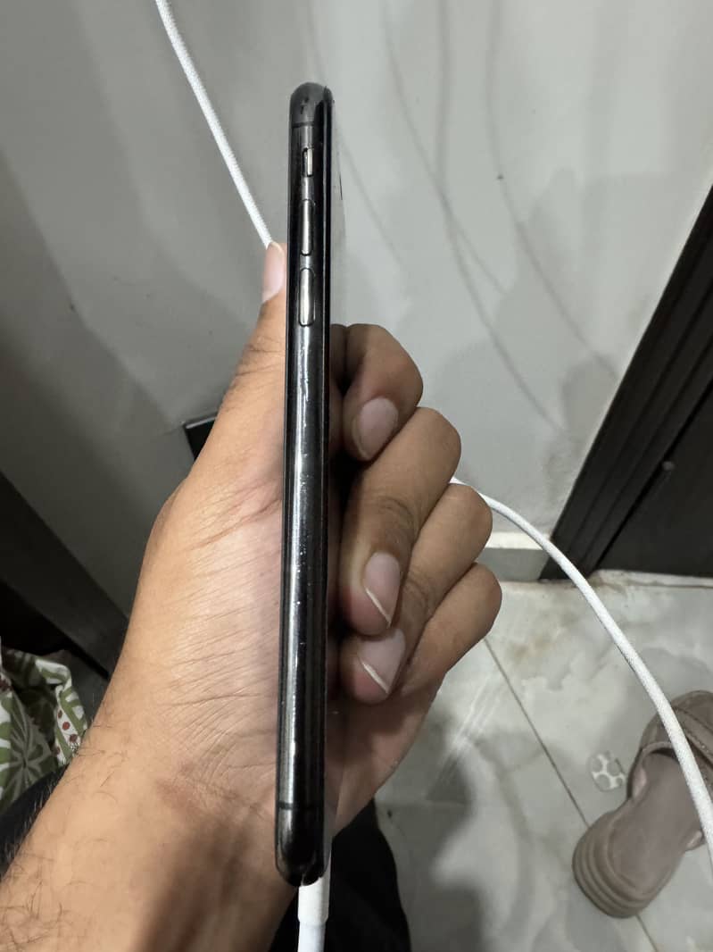 iPhone XS 3