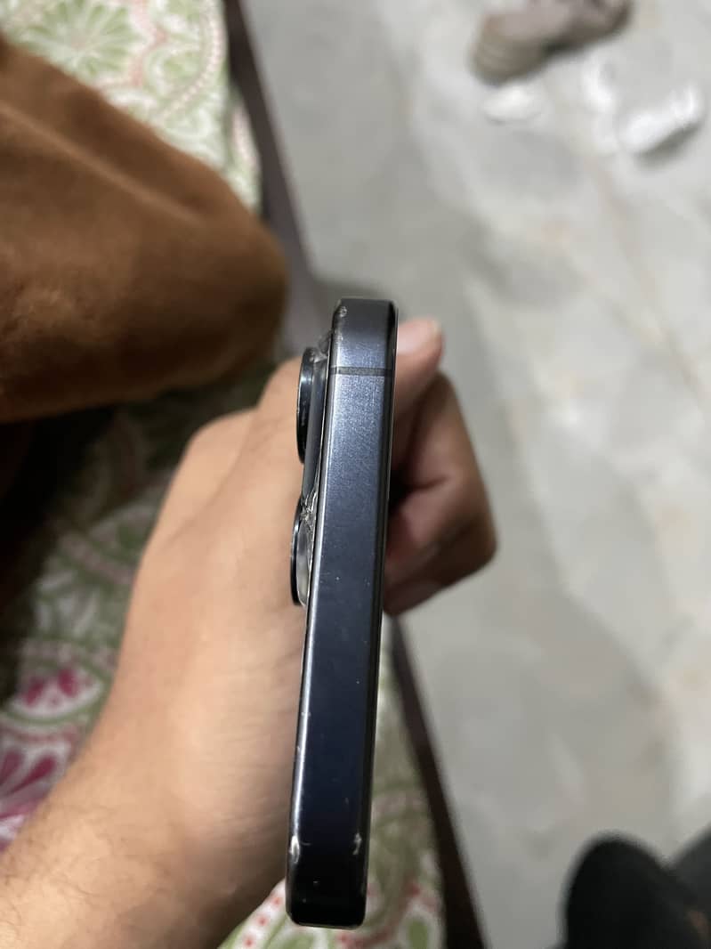 iPhone 15 pro max 4