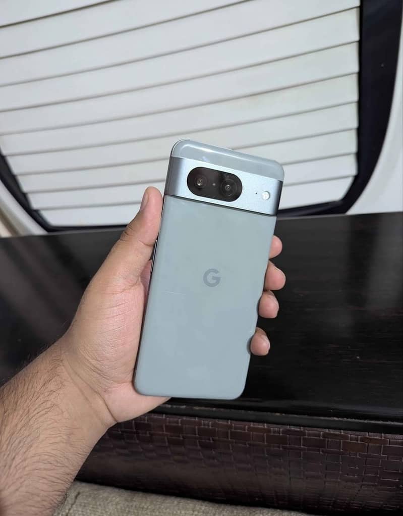 Google pixel 8 4