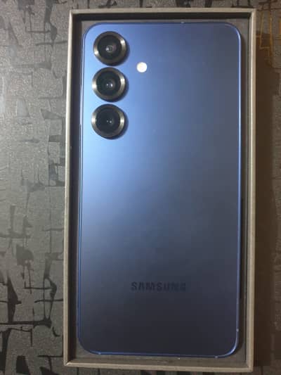 Samsung S25 (Sim time available)