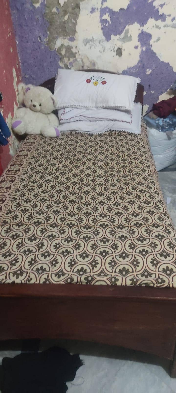 single bed used 0