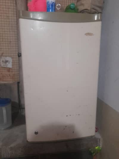 Room Size Fridge in good Condation 10/8 Imported