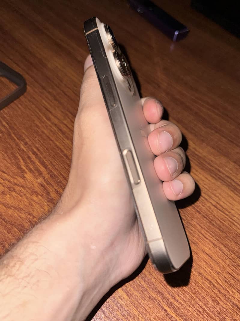 iPhone 16 pro 2