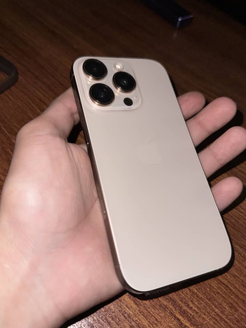 iPhone 16 pro 4