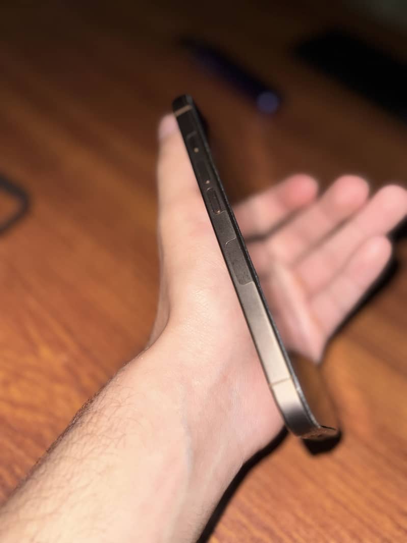 iPhone 16 pro 5