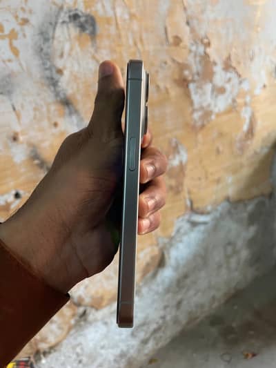 iPhone 15 pro . Non pta. 10by10