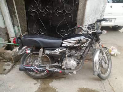 honda 125  model 2017  urgent sale I need cash