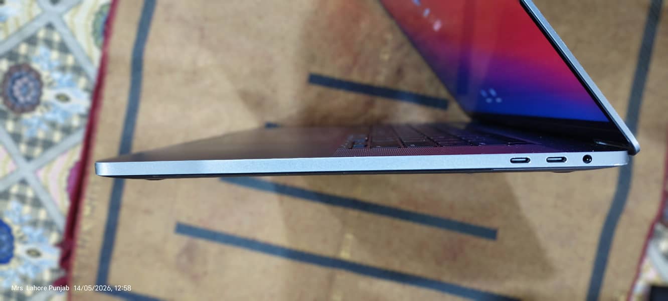 Macbook pro 16inch 6