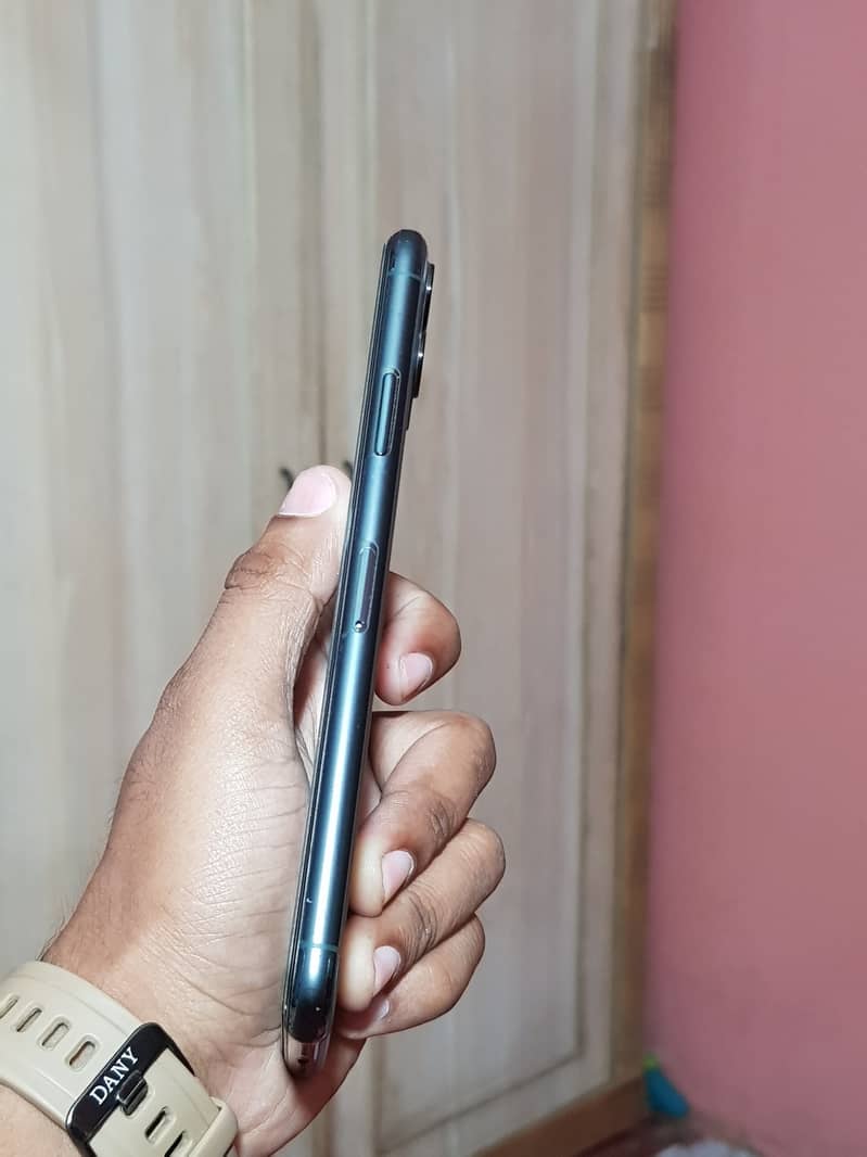 iPhone 11 Pro Max 4