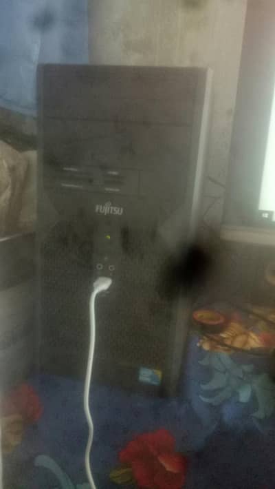 gaming PC i7 2 8gb ram 500 hhd 1 gb grafic card with led keyboard and