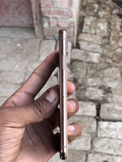 iPhone XS non pta factory unlock battery health 76