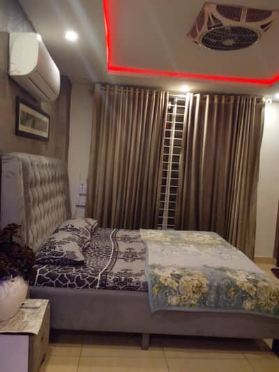 One bedroom apartment available on daily weakly basis in bahria town lahore and also available on short stay like 3/4 hours for couples and families