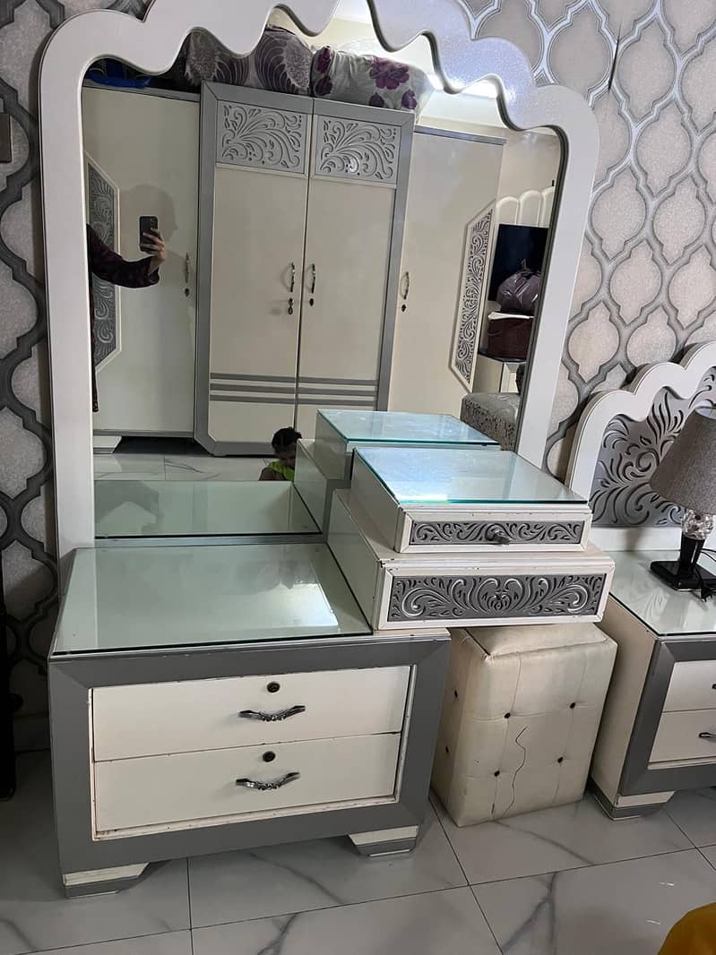 dressing table / vanity 0