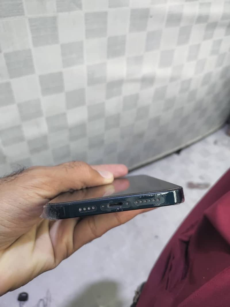 iPhone 14 plus 3