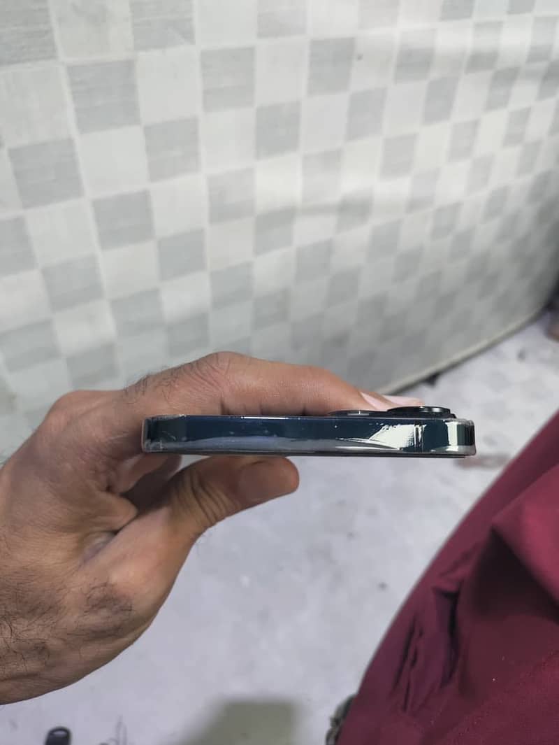 iPhone 14 plus 4