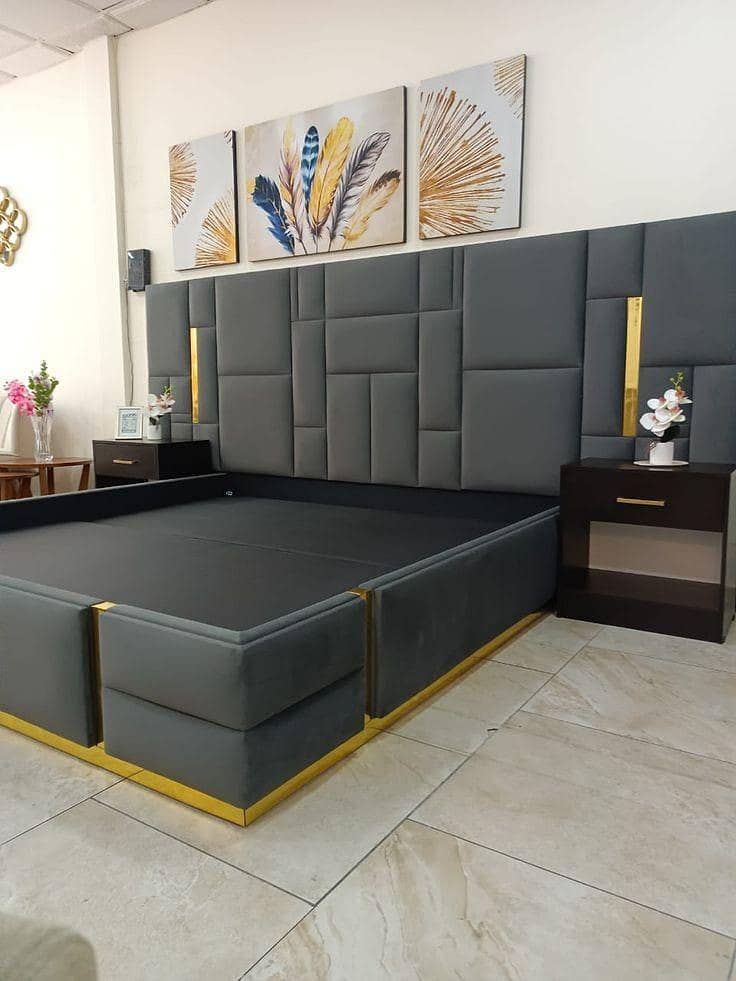 King size bed 0
