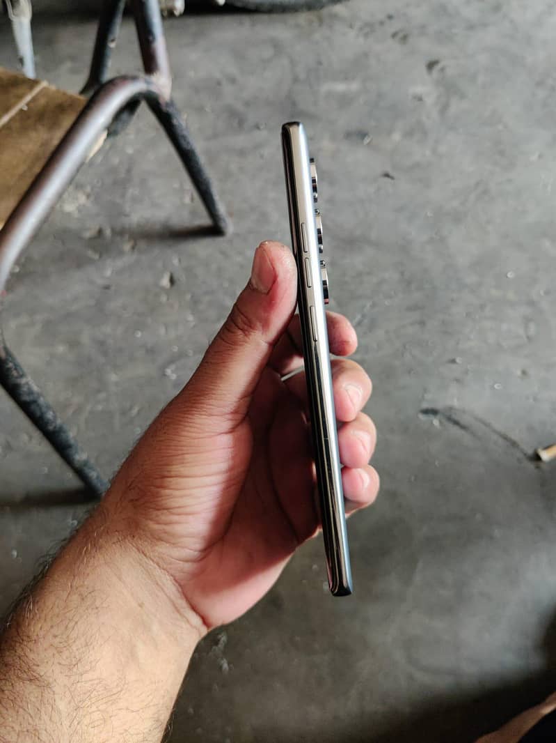 Tecno camon 40 pro 4
