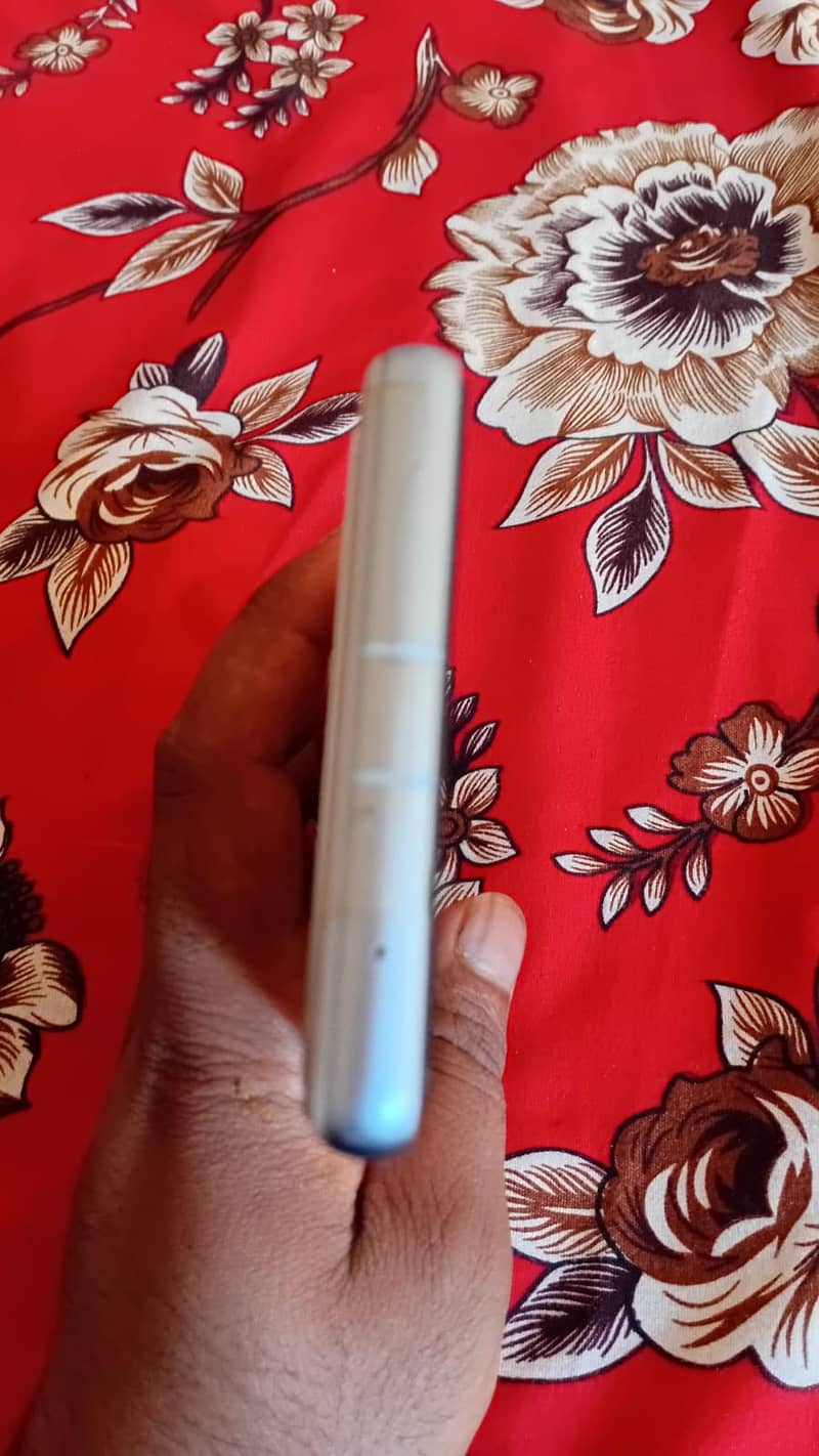 Google pixel 7a 5