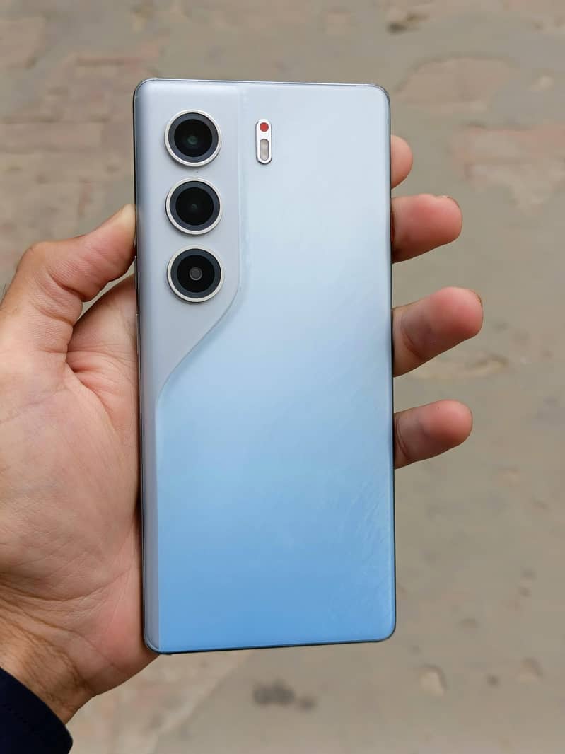 Tecno Camon 40 Pro 0