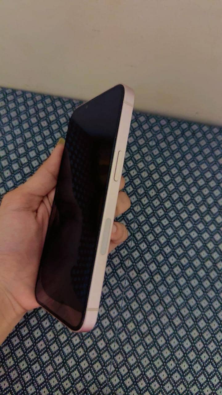 iphone 13 10/10 condition 3