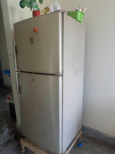Dawlance fridge 2010 model(medium size)