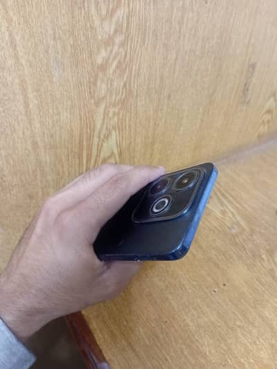 9/10 condition. .  box and charger sath hy