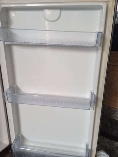 Haier fridge (HRF-305)