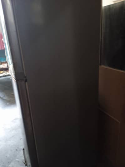 Haier fridge (HRF-305)