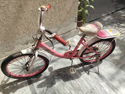 girls cycle