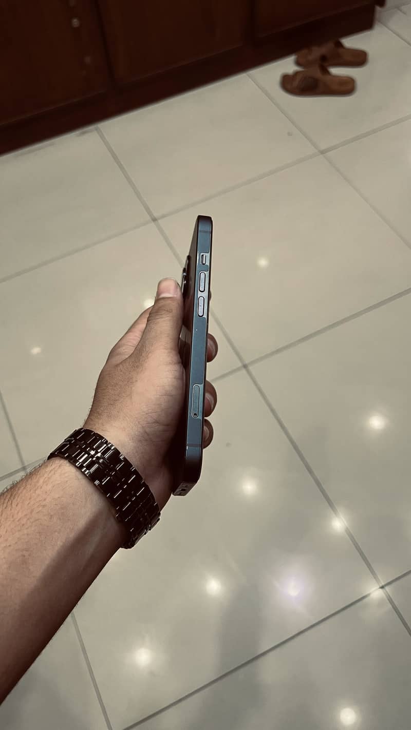 iPhone 13 3
