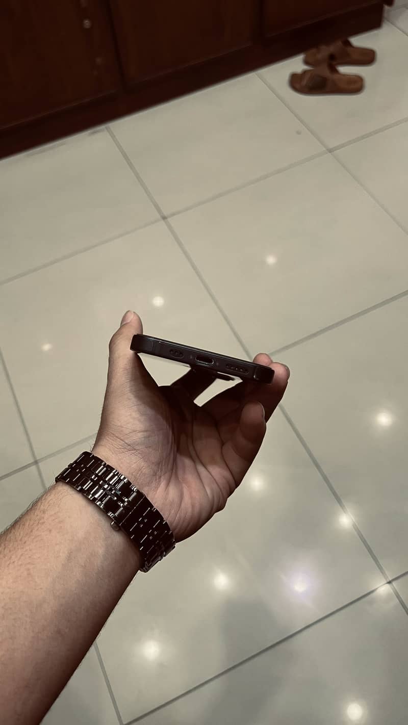 iPhone 13 4