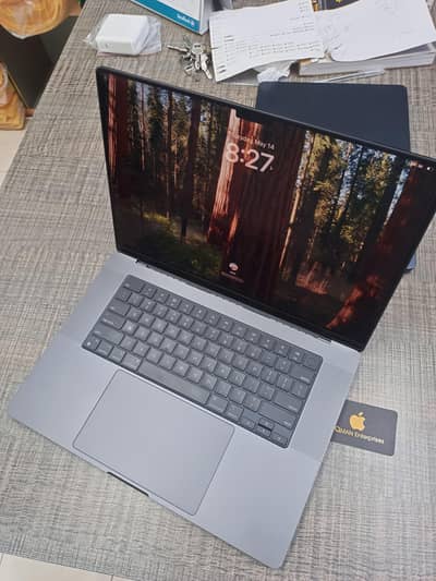 MACBOOK PRO M3 2023 16 INCH 36GB RAM 1TB SSD 12 CPU 18 GPU 83 CYCLE