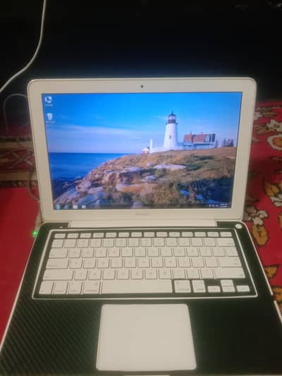 MacBook,128Gb,SSD,4GbRam,1.5GbGraphics displayHD,originalcharger