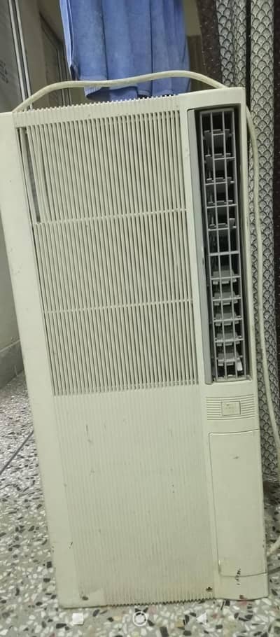 . 75 ton window AC working good chilled air 220v no need stabilizer
