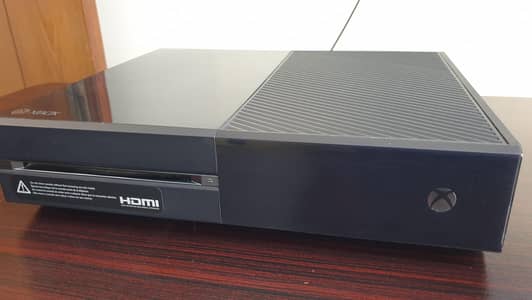 Xbox One 1TB with Kinect and Two Controllers and 7 x Games.