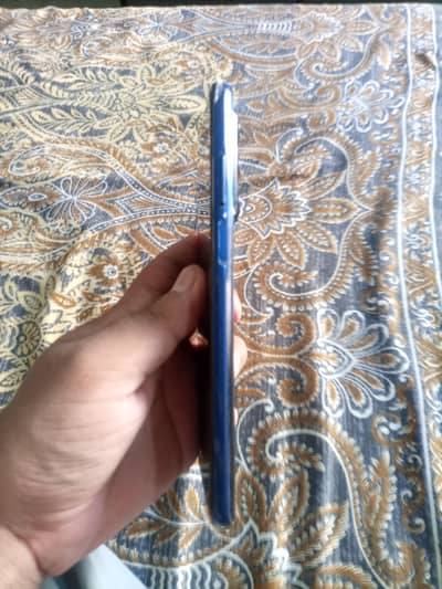 I'm selling this phone Motorola edge 2021 5g