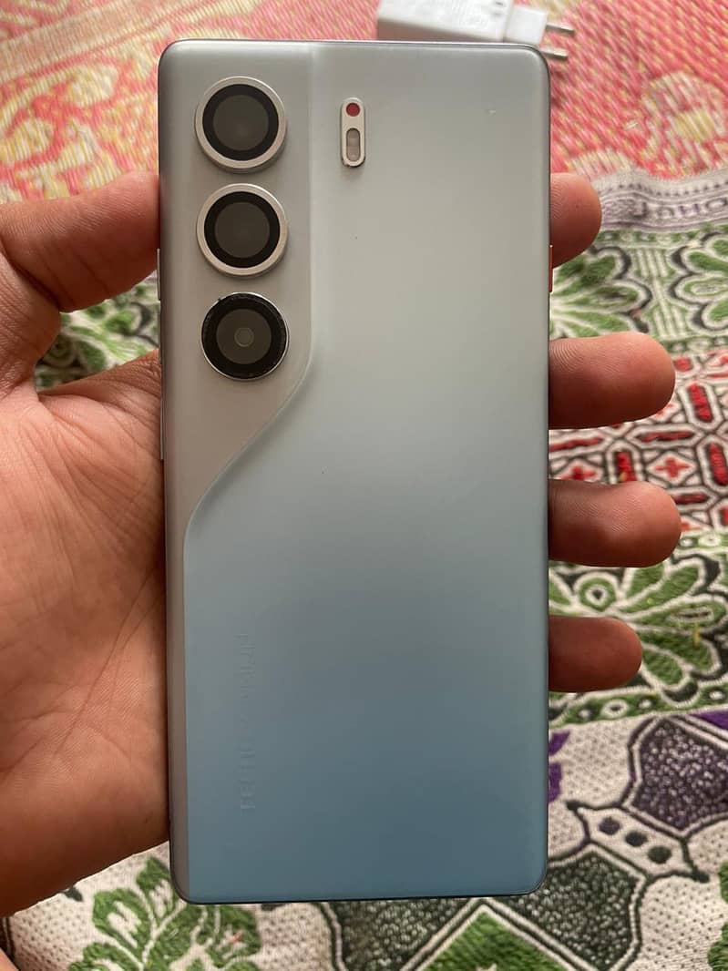 techno camon 40 pro 1