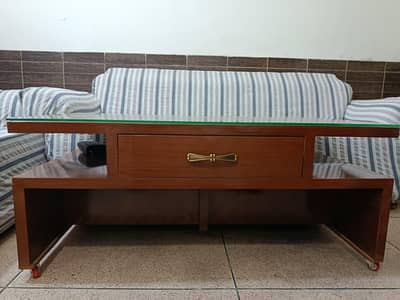Polished Wood Dining Table for sale in Lahore in good condition